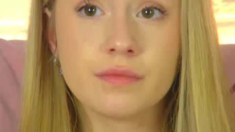 MilanaBalmain online show from 09/17/25, 04:08