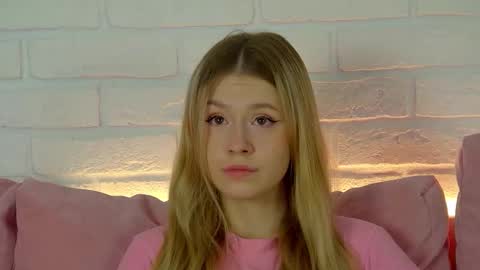 MilanaBalmain online show from 09/21/25, 04:03