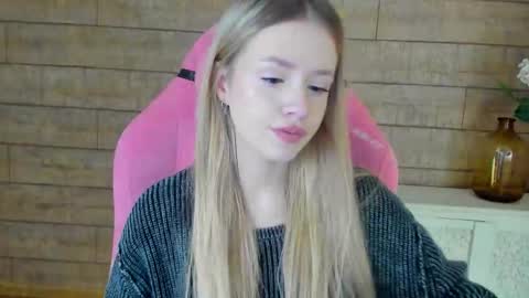 MilanaBalmain online show from 10/04/25, 04:21