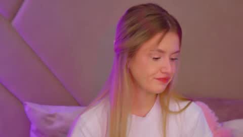 MilanaBalmain online show from 10/07/25, 04:20