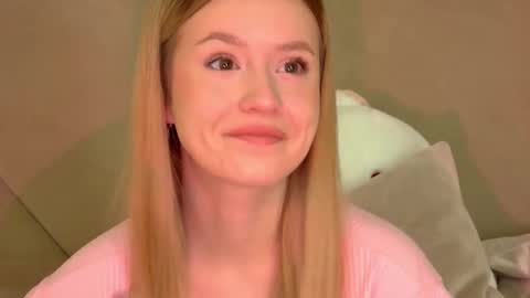 MilanaBalmain online show from 10/31/25, 04:35