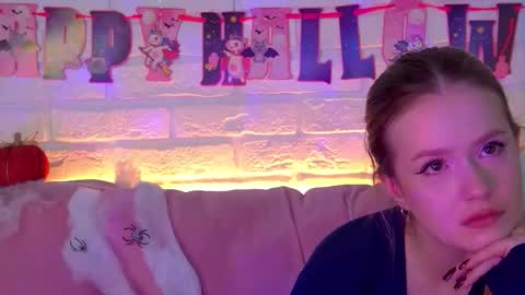 MilanaBalmain online show from 11/01/25, 07:54