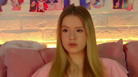 MilanaBalmain online show from 11/04/25, 04:22