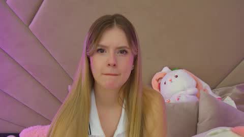 MilanaBalmain online show from 11/12/25, 04:18