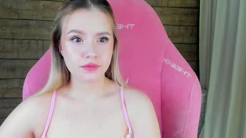 MilanaBalmain online show from 03/17/26, 04:50