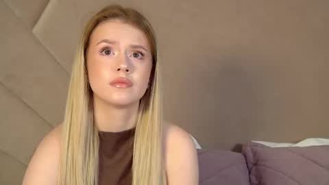 MilanaBalmain online show from 04/12/26, 04:17