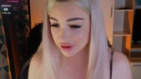 Lana online show from 04/08/26, 08:42