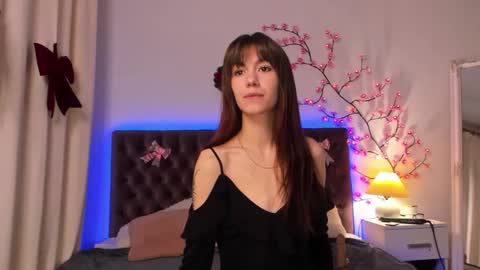 Snapshot of milanahottss chatting on 12/19/25, 06:31 Milana online show from 12/19/25, 06:31