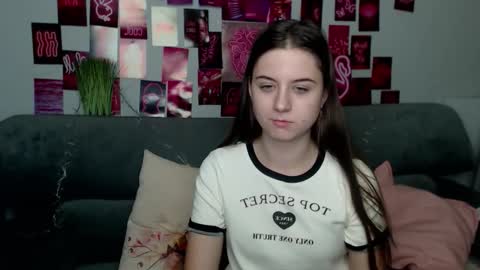 Snapshot of milanaroz chatting on 09/13/25, 04:51 milanaroz online show from 09/13/25, 04:51