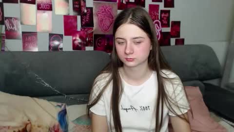 Snapshot of milanaroz chatting on 10/25/25, 04:57 milanaroz online show from 10/25/25, 04:57