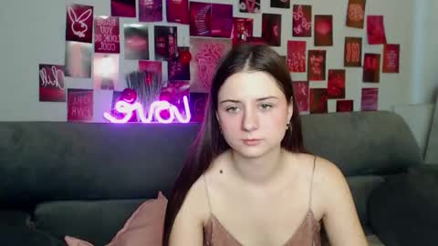 Snapshot of milanaroz chatting on 11/16/25, 05:46 milanaroz online show from 11/16/25, 05:46