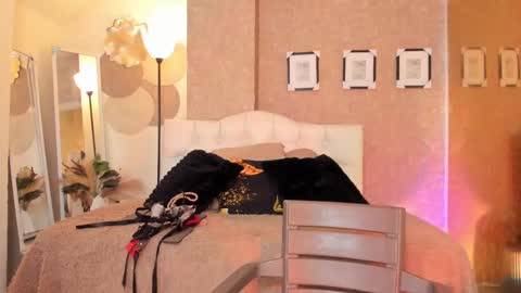 aya online show from 10/10/25, 07:35