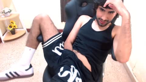 Snapshot of milanzaire chatting on 12/05/24, 02:09 milanzaire online show from 12/05/24, 02:09