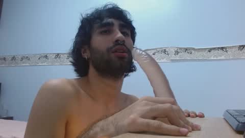 Snapshot of milanzaire chatting on 01/05/25, 03:43 milanzaire online show from 01/05/25, 03:43