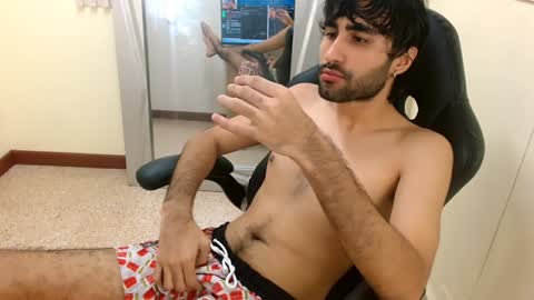 Snapshot of milanzaire chatting on 01/05/25, 11:01 milanzaire online show from 01/05/25, 11:01