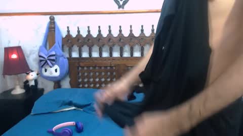 Snapshot of milanzaire chatting on 03/02/25, 02:19 milanzaire online show from 03/02/25, 02:19