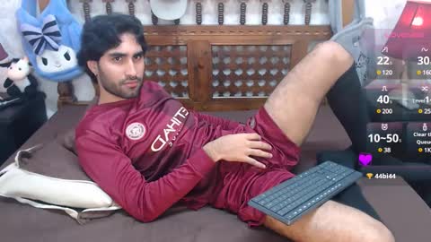 Snapshot of milanzaire chatting on 03/12/25, 11:33 milanzaire online show from 03/12/25, 11:33