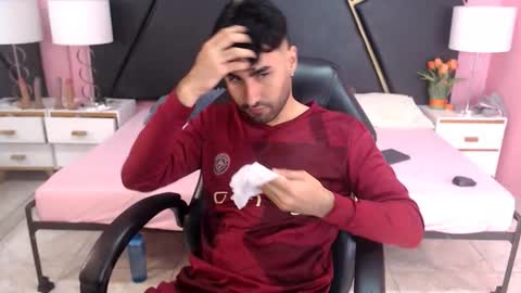 Snapshot of milanzaire chatting on 09/23/25, 10:02 milanzaire online show from 09/23/25, 10:02