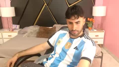 Snapshot of milanzaire chatting on 09/25/25, 09:40 milanzaire online show from 09/25/25, 09:40