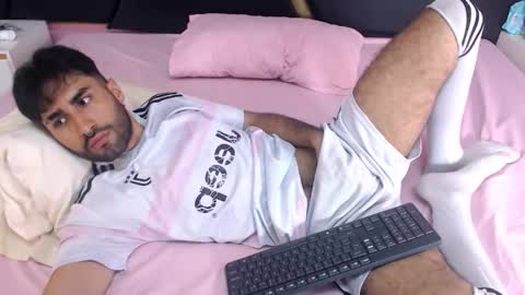 Snapshot of milanzaire chatting on 09/29/25, 11:31 milanzaire online show from 09/29/25, 11:31