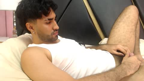 Snapshot of milanzaire chatting on 10/09/25, 11:14 milanzaire online show from 10/09/25, 11:14