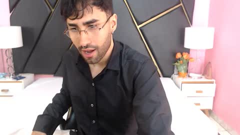 Snapshot of milanzaire chatting on 10/12/25, 12:31 milanzaire online show from 10/12/25, 12:31