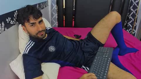 Snapshot of milanzaire chatting on 10/18/25, 12:24 milanzaire online show from 10/18/25, 12:24