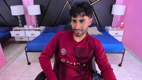 Snapshot of milanzaire chatting on 10/28/25, 01:31 milanzaire online show from 10/28/25, 01:31