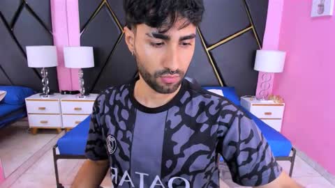 Snapshot of milanzaire chatting on 10/30/25, 02:02 milanzaire online show from 10/30/25, 02:02