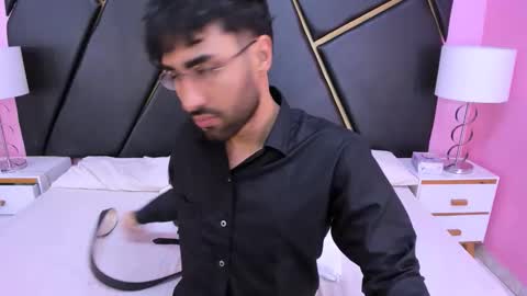 Snapshot of milanzaire chatting on 11/15/25, 09:43 milanzaire online show from 11/15/25, 09:43