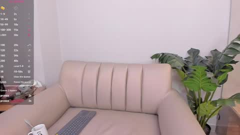Snapshot of milaowens chatting on 06/05/26, 01:17 Sexy Mila online show from 06/05/26, 01:17