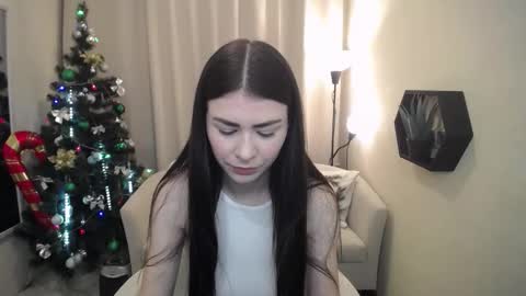 Snapshot of milasecretsss chatting on 12/17/25, 07:14 milasecretsss online show from 12/17/25, 07:14