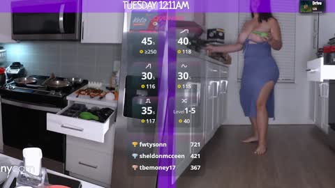 Mila Valentina online show from 03/04/25, 05:11