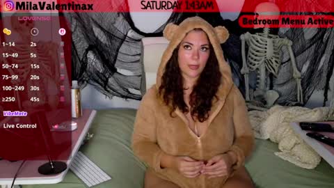 Mila Valentina online show from 10/18/25, 05:43