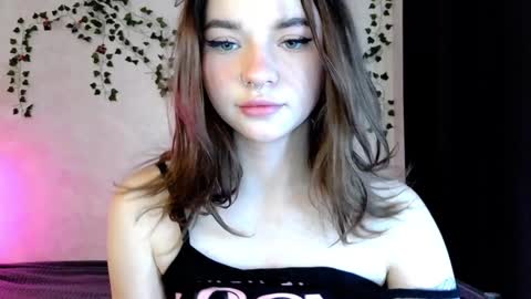 Snapshot of milaxaysy01 chatting on 12/19/24, 02:13 Mila 3 online show from 12/19/24, 02:13