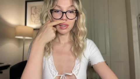 Mila online show from 03/29/26, 04:51