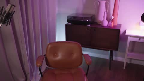 Snapshot of mileeena chatting on 12/19/24, 02:24 M Telegram mamagotachannel online show from 12/19/24, 02:24