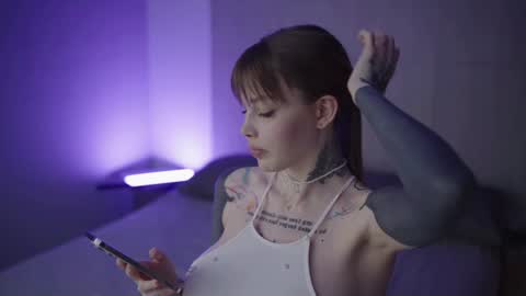 Snapshot of mileeena chatting on 01/23/25, 10:43 M Telegram mamagotachannel online show from 01/23/25, 10:43