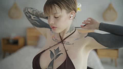 Snapshot of mileeena chatting on 01/28/25, 04:18 M Telegram mamagotachannel online show from 01/28/25, 04:18