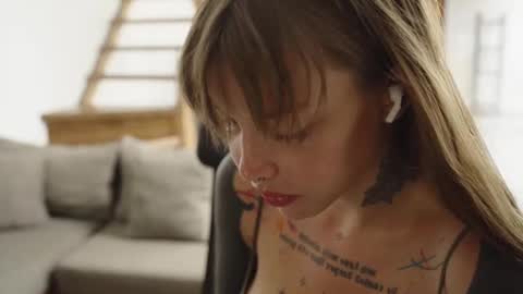 Snapshot of mileeena chatting on 02/18/25, 04:04 M Telegram mamagotachannel online show from 02/18/25, 04:04