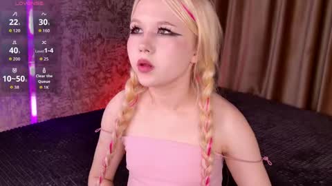 Mia online show from 04/19/26, 06:10