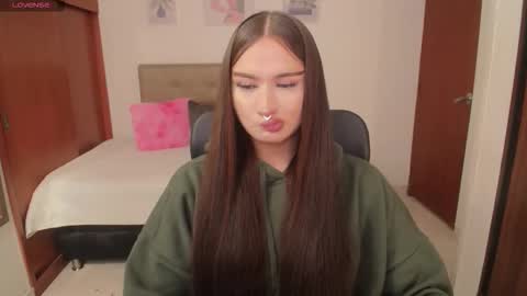 Snapshot of miley_baker chatting on 10/24/25, 04:25 Miley online show from 10/24/25, 04:25