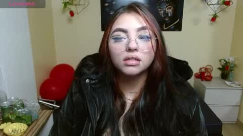 Snapshot of miley_clarck chatting on 04/14/26, 12:33 Miley online show from 04/14/26, 12:33