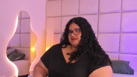 Snapshot of miley_colins0 chatting on 11/08/25, 09:02 Miley online show from 11/08/25, 09:02