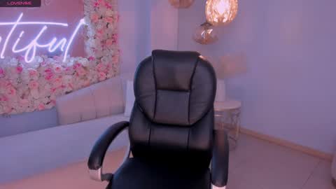 Snapshot of mileycruz_ chatting on 12/06/24, 03:19 Miley Cruz IG miley model23 online show from 12/06/24, 03:19