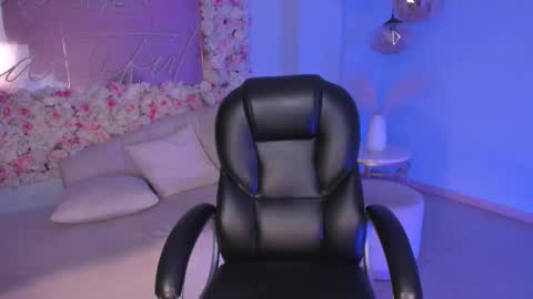 Snapshot of mileycruz_ chatting on 02/15/25, 10:52 Miley Cruz IG miley model23 online show from 02/15/25, 10:52