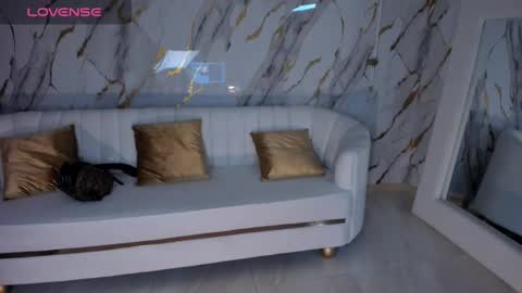 Snapshot of mileycruz_ chatting on 02/17/25, 05:04 Miley Cruz IG miley model23 online show from 02/17/25, 05:04