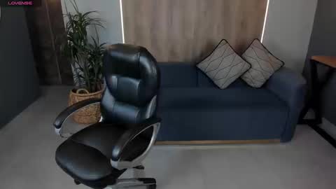 Snapshot of mileycruz_ chatting on 09/08/25, 08:30 Miley Cruz IG miley model23 online show from 09/08/25, 08:30