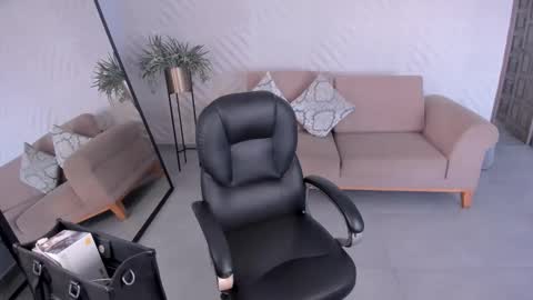 Snapshot of mileycruz_ chatting on 10/11/25, 07:12 Miley Cruz IG miley model23 online show from 10/11/25, 07:12