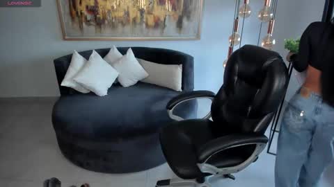 Snapshot of mileycruz_ chatting on 10/29/25, 08:54 Miley Cruz IG miley model23 online show from 10/29/25, 08:54